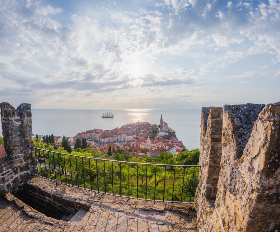 Objem in panorama srednjeveškega Pirana